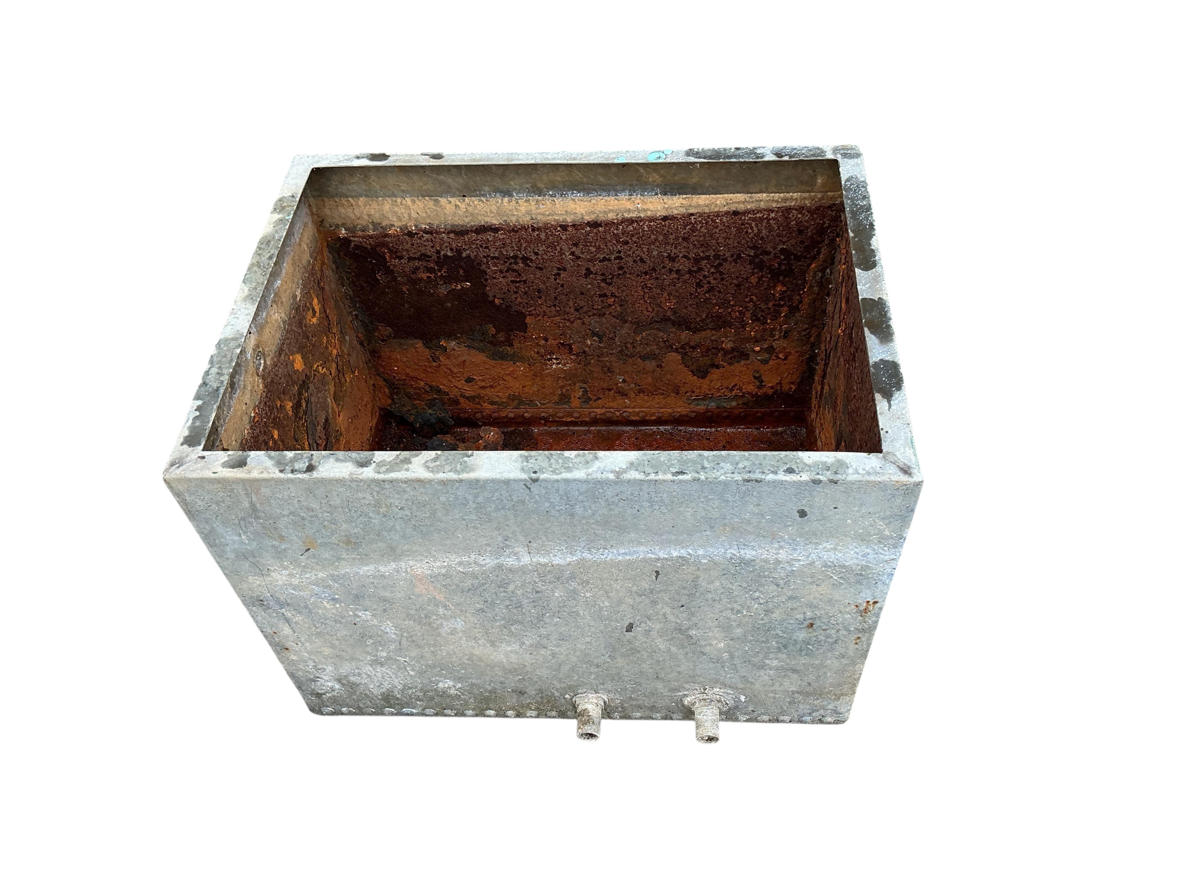 A vintage rectangular galvanised metal water tank, width 66cm, depth 48cm, height 50cm